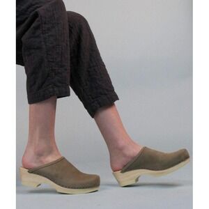 No. 6 Old School Clogs Taupe Suede Wood Heel Mule Shoes Size 35
